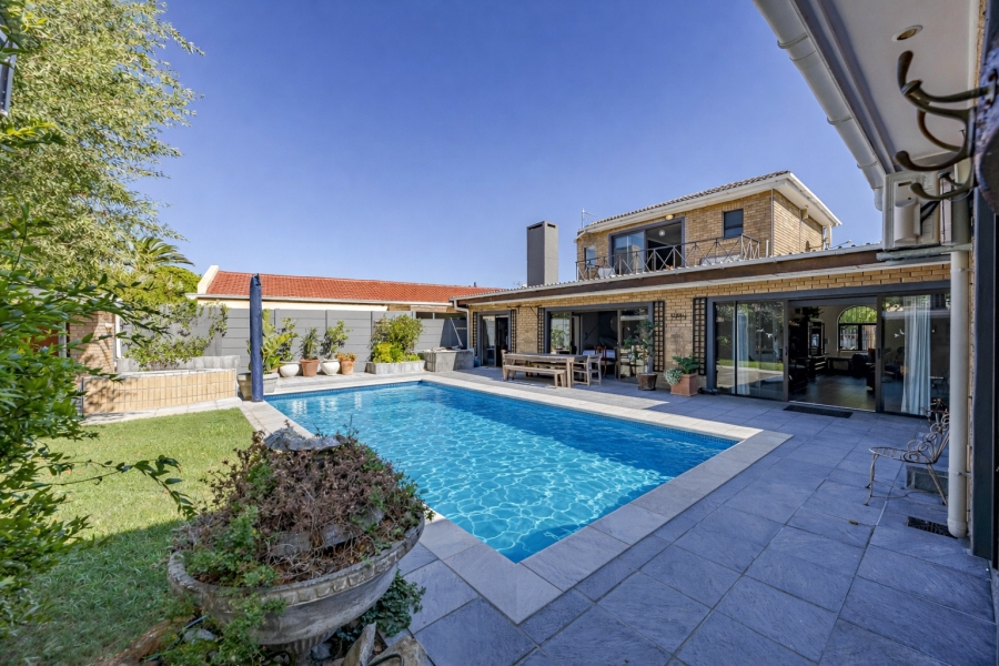 5 Bedroom Property for Sale in Flamingo Vlei Western Cape